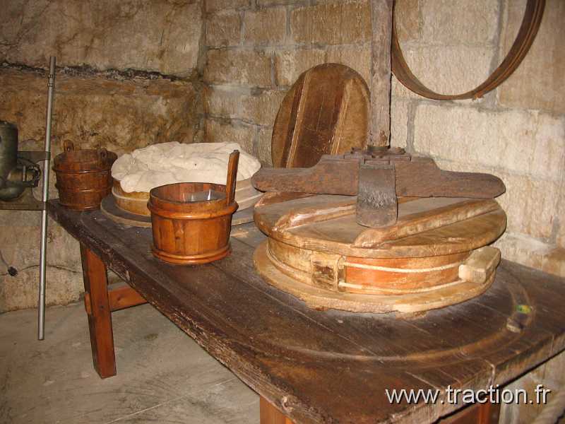 2011_CVAAM_35ans_8_Fort_des_Rousses (38).JPG - 35 Ans du CVAAM, sortie dans le Doubs et le Jura, du 26 Avril au 1er Mai 2011, Le Fort des Rousses, caves d'affinage Juraflore